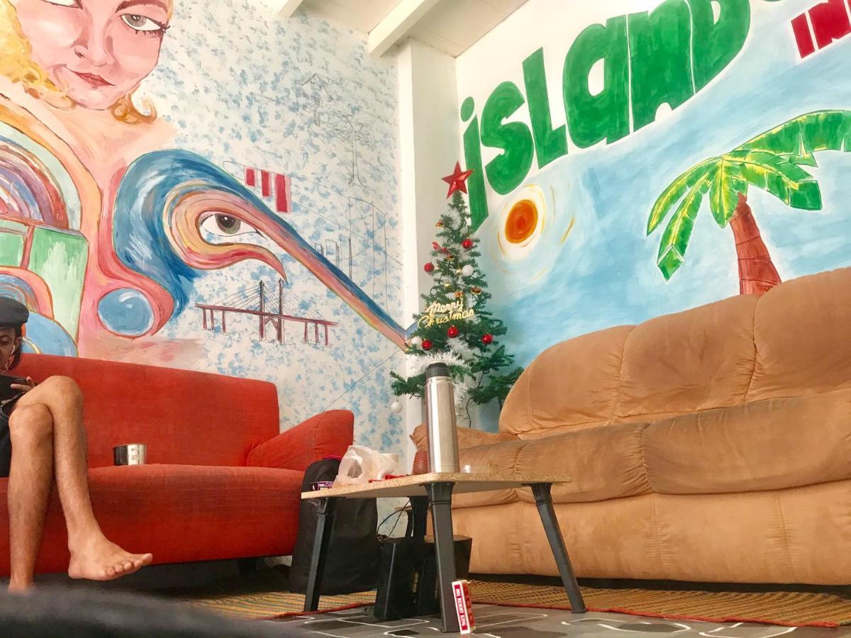 B&L Islanders Inn Джордж Таун Екстериор снимка